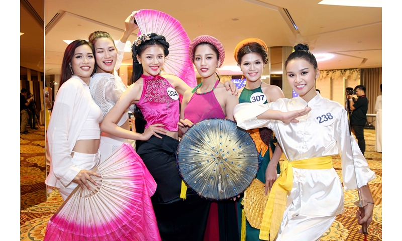 Món quà đặc biệt trước đêm chung kết Hoa hậu Hoàn vũ Việt Nam